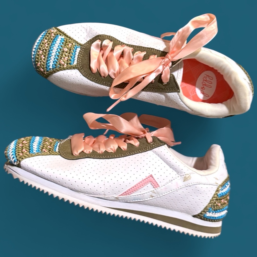 Poppy Crochet Memory Foam White Running Shoes Size 9